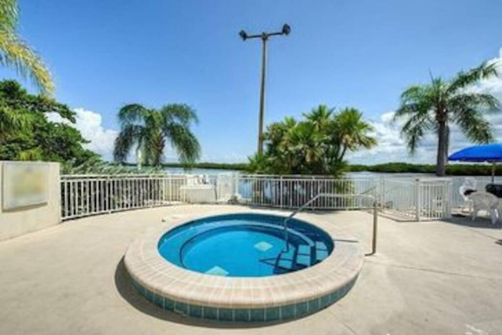 Riverview, Studio 507, Beach Steps Away!+Pool+Wifi Ruskin Eksteriør bilde